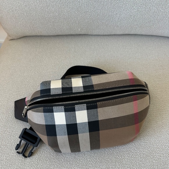 BURBERRY NEW Authentic Designer Bumbag crossbody unisex belt bag - Picture 4 of 11